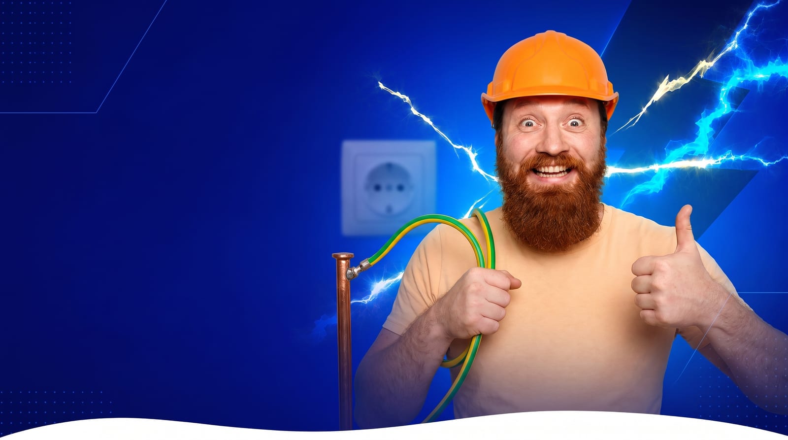 Eletricista com capacete de segurança laranja segurando cabo de aterramento e haste